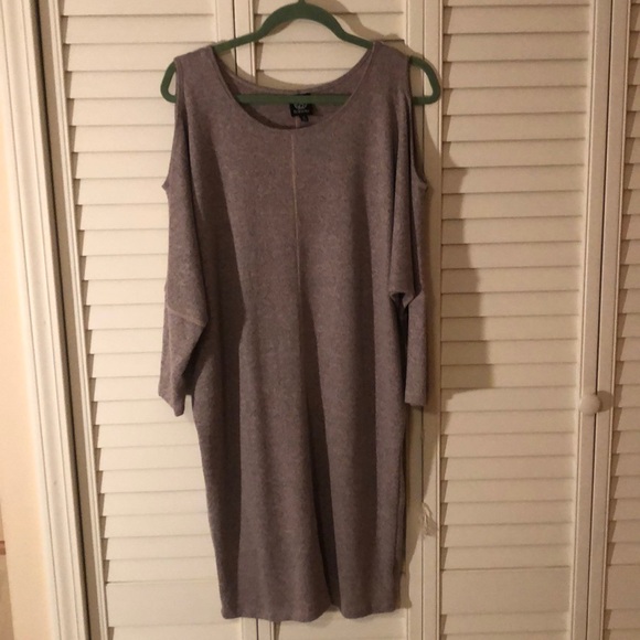 Cold shoulder dress - Picture 1 of 5